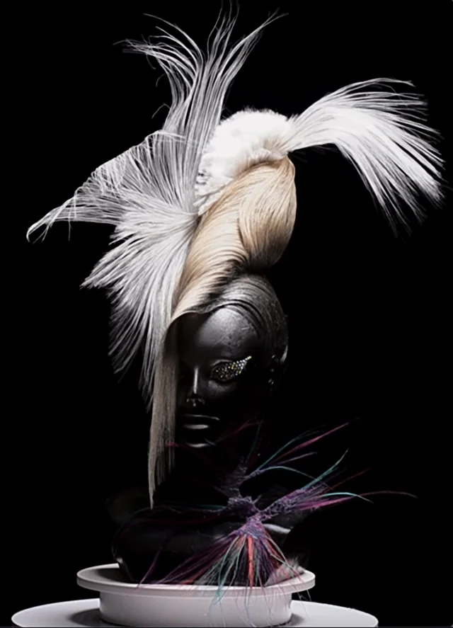 Uchlik bir ayolni paypoqda sikadi