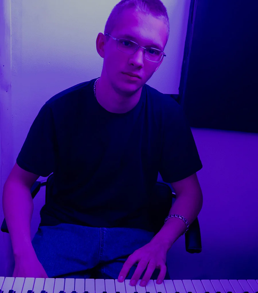 YOUNGG8