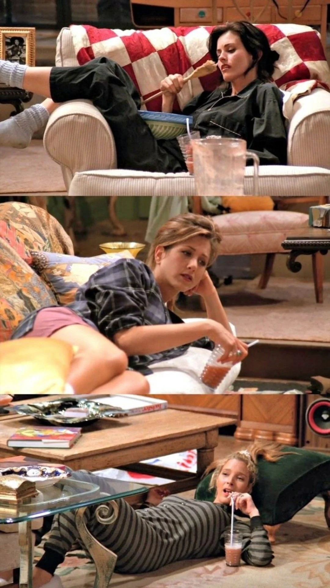 Героини Friends смотрят телевизор в гостиной