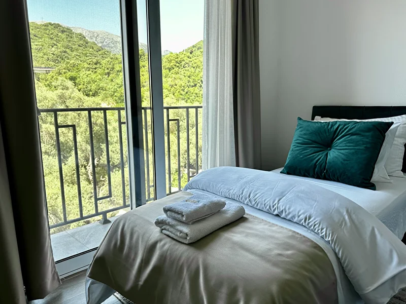 Apartman sa odvojenom spavaćom sobom, terasom i pogledom na planine, fotografija 3