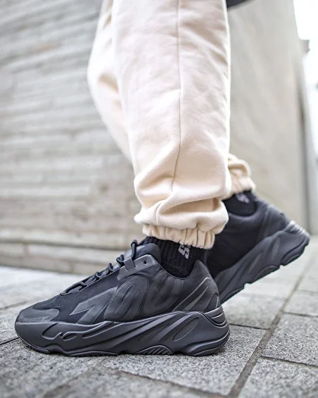 Adidas 700 negras 50 shop