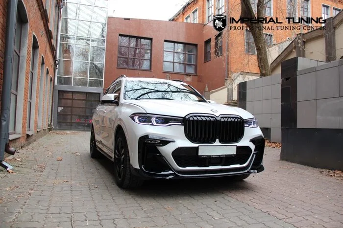 BMW X7 G07 Imperial Tavad Alpine white II — Для этого BMW X7 G07 в изысканном цвете Alpina White нашим ателье был реализован комплексный проект персонализации экстерьера и доработки выхлопной системы