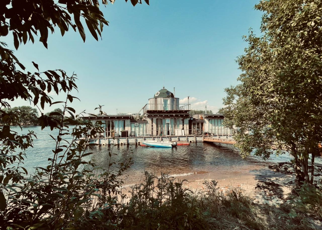 Фото со съёмок дебаркадера