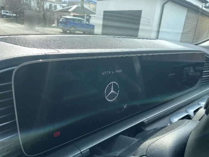 Пробег Mercedes GLE на приборной панели при осмотре — 29 457 км