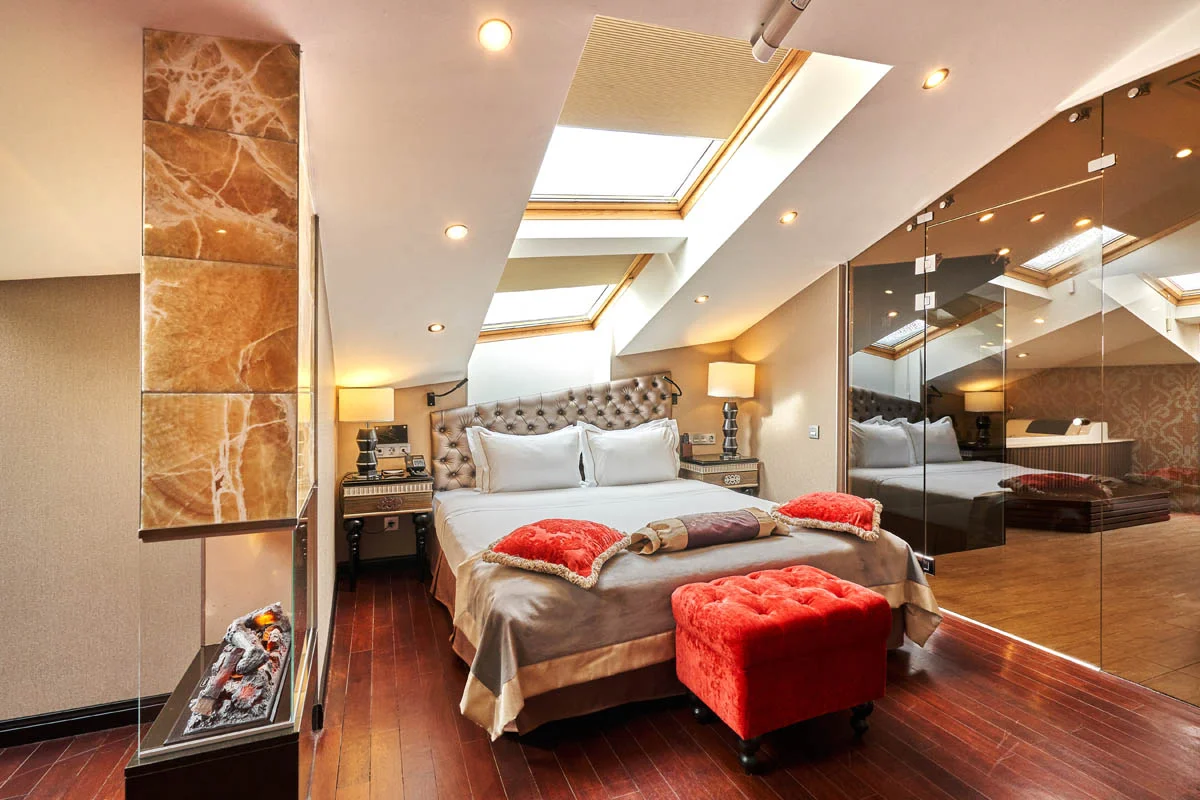 EXCLUSIVE SUITE