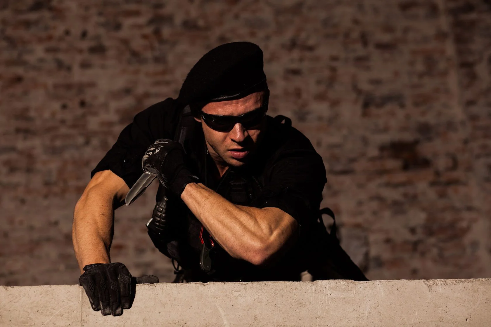 Kizlyar Supreme knife held by an outdoor user wearing gloves and a black beret