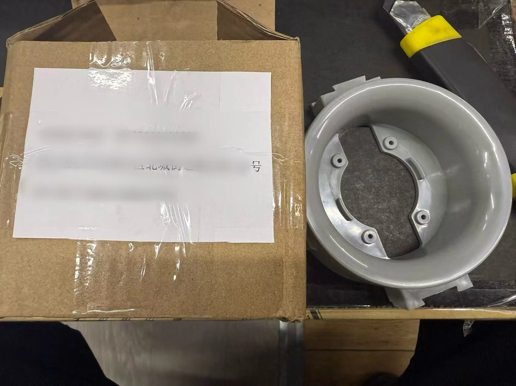 Пластиковые изделия и упаковка перед отправкой в Китай