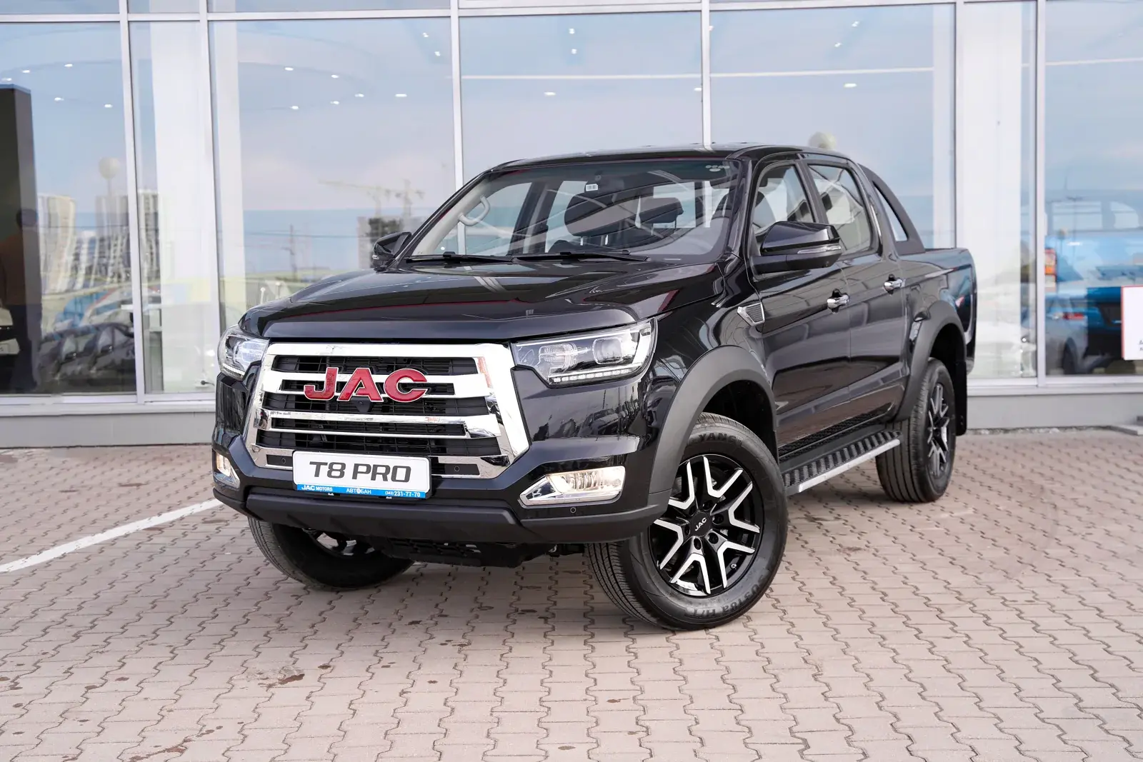 JAC T8 PRO у дилерского центра Автобан