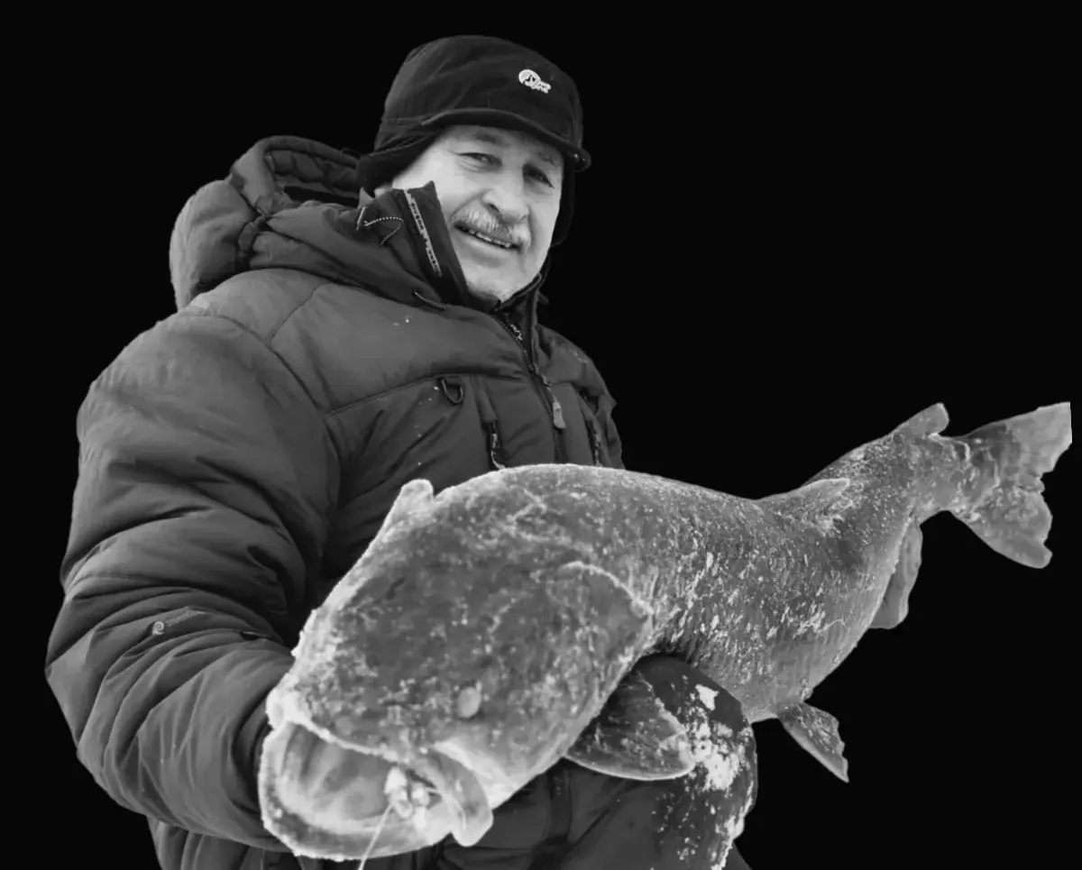 Фото рыбака до обработки — основа для 3D-картины из дерева