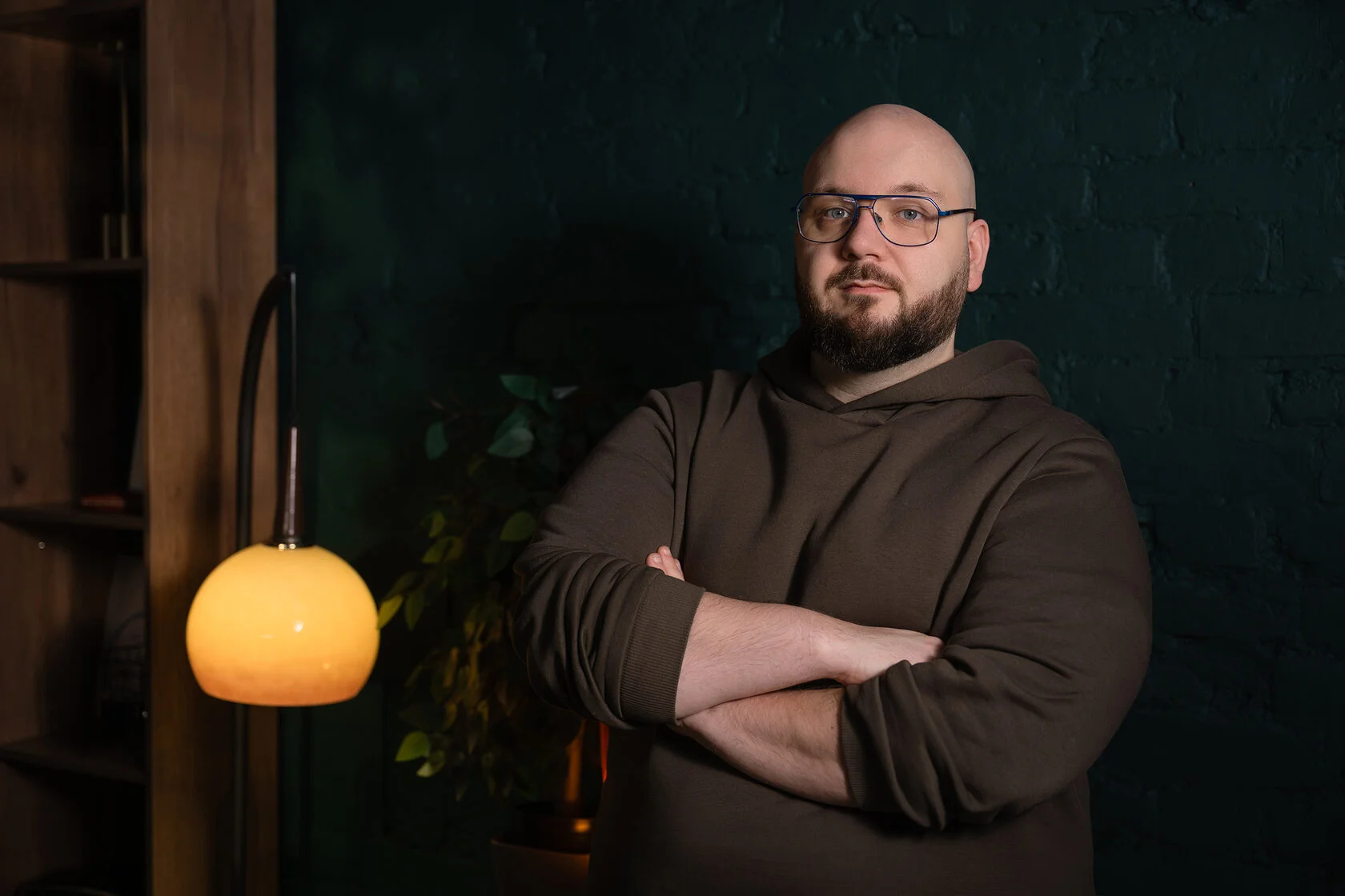 Я, Михаил Петухов, за рабочим столом