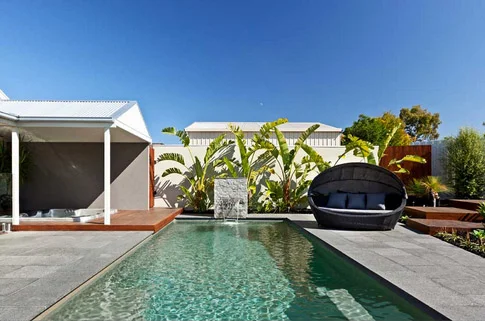 Золотистый пляж