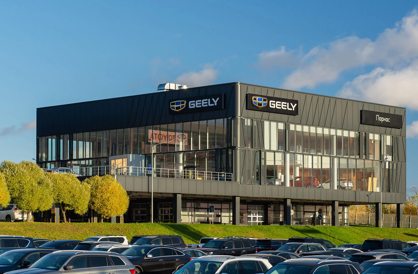 Geely в Санкт-Петербурге. Официальный дилер