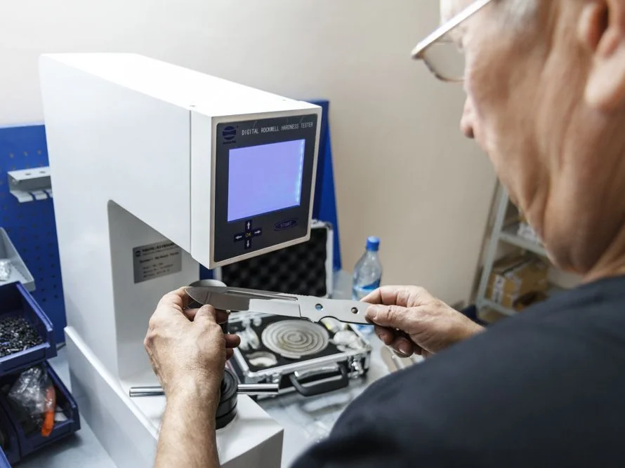 Rockwell hardness measurement on a Kizlyar Supreme blade