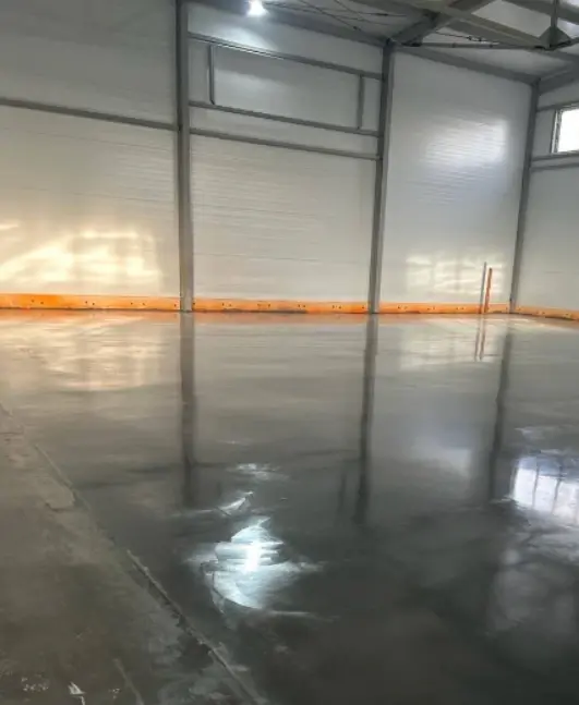 Заливка и шлифовка пола с топпингом