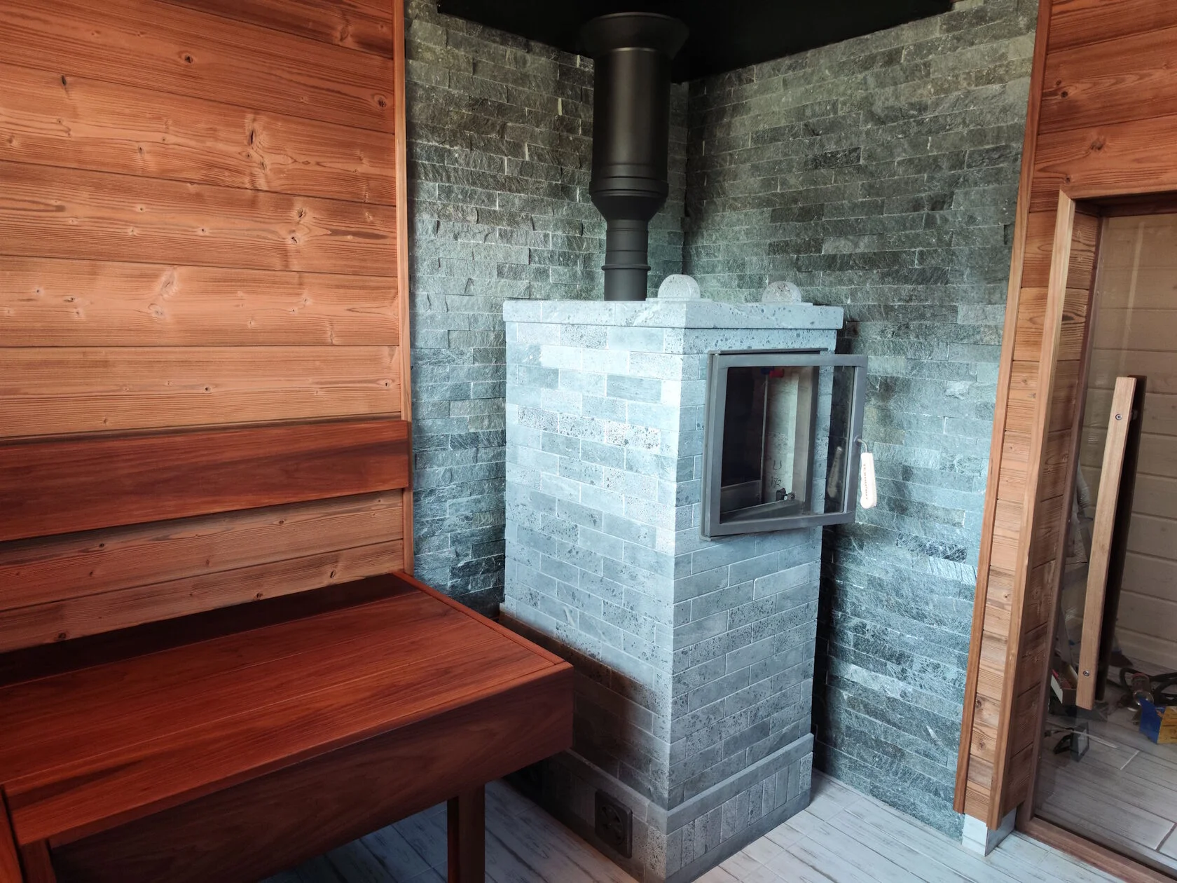 Монтаж парной сауны под ключ в современном интерьере