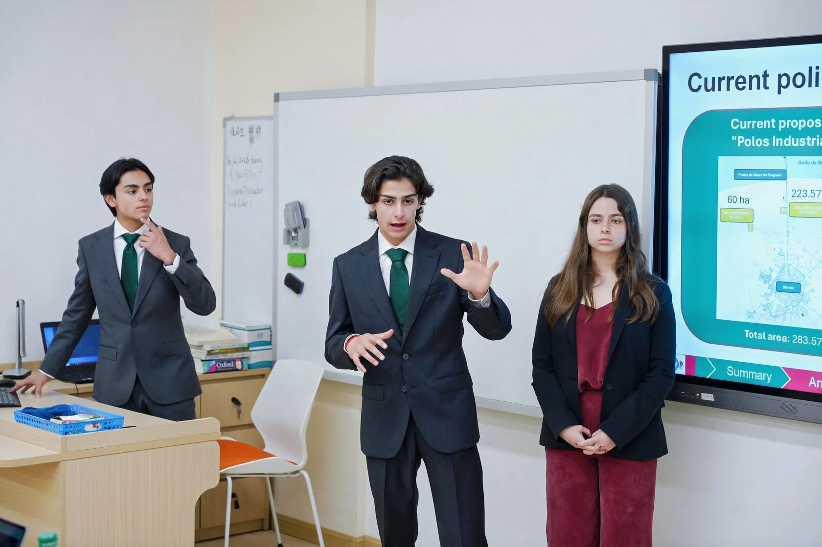Students presenting a business case