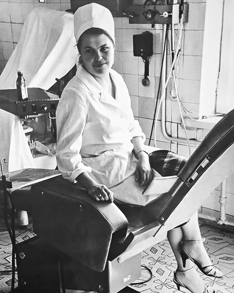 Тамара Николаевна Модина в стоматологическом кабинете