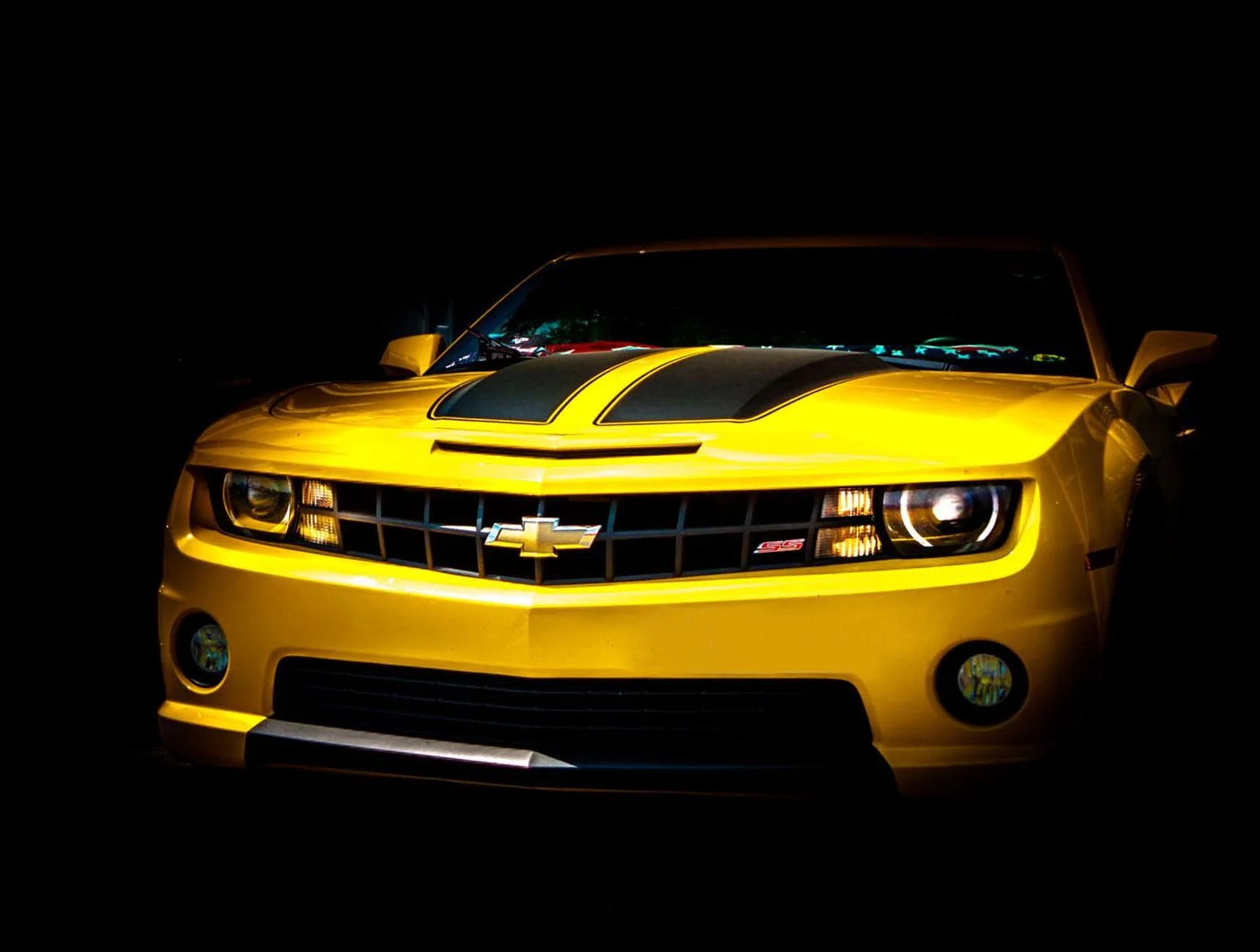 Жёлтый Chevrolet Camaro в автосервисе БАРС
