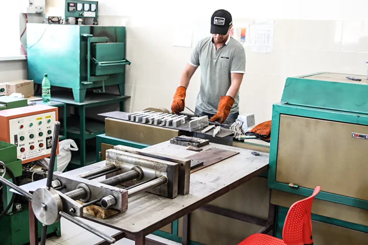 Kizlyar Supreme factory equipment used in controlled knife production