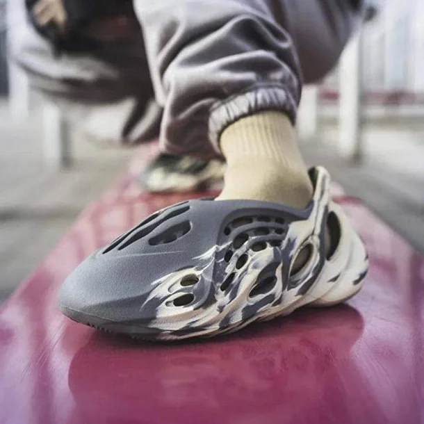 Adidas Yeezy Foam Runner mxt Moon Gray 100