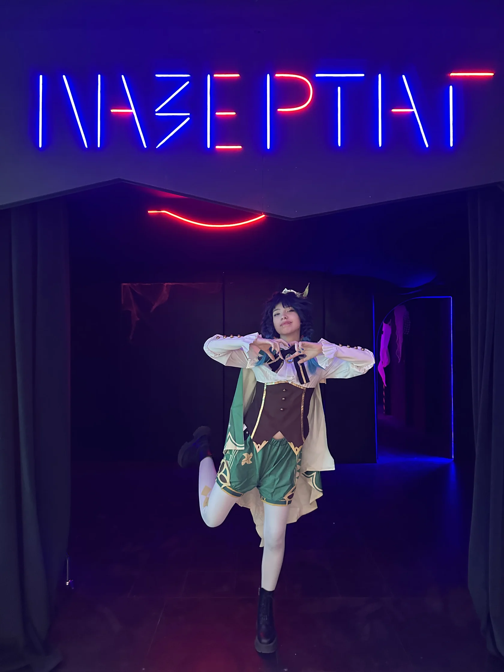 Ведущая Александра