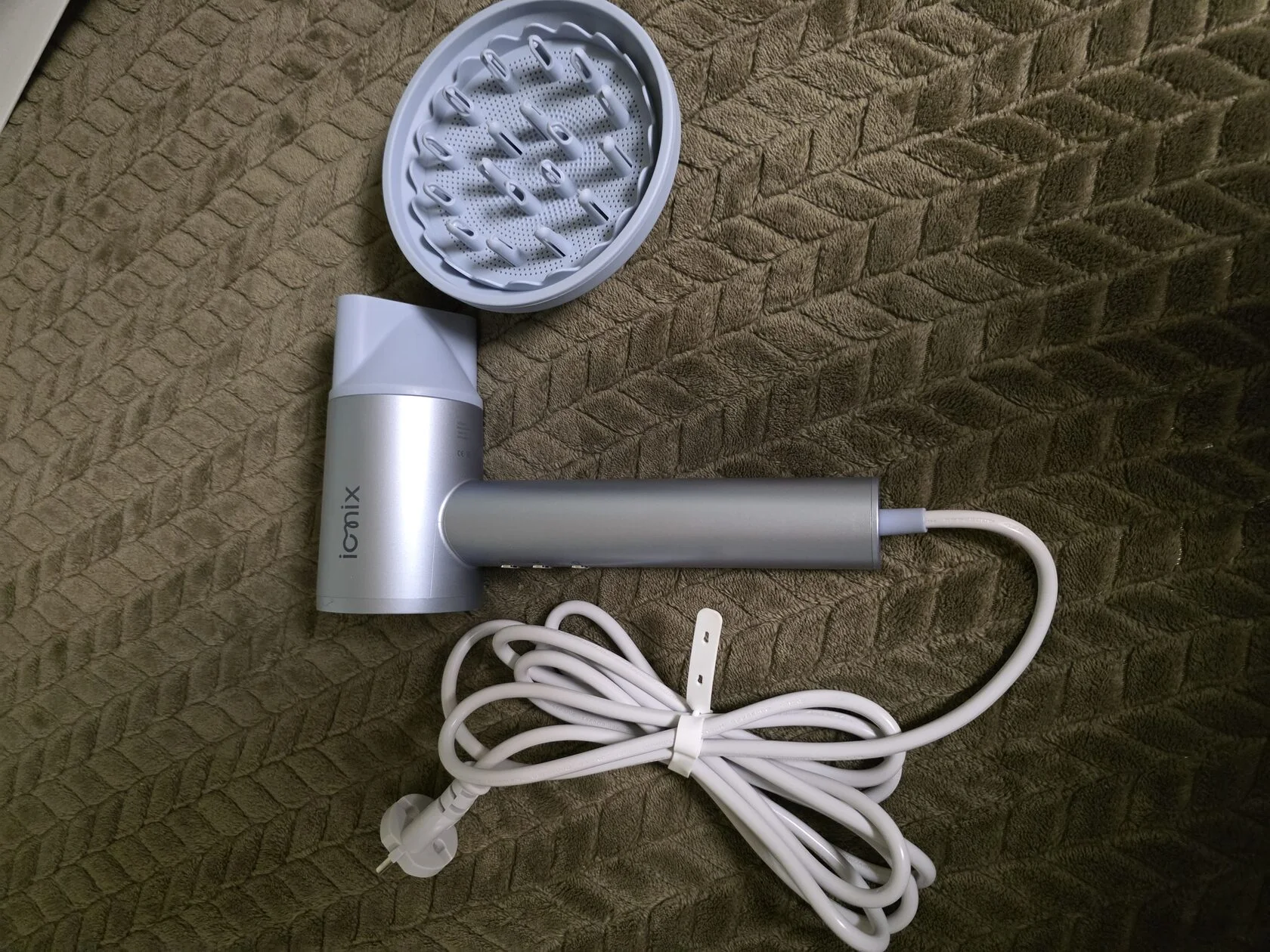 Ionix hairdryer in use