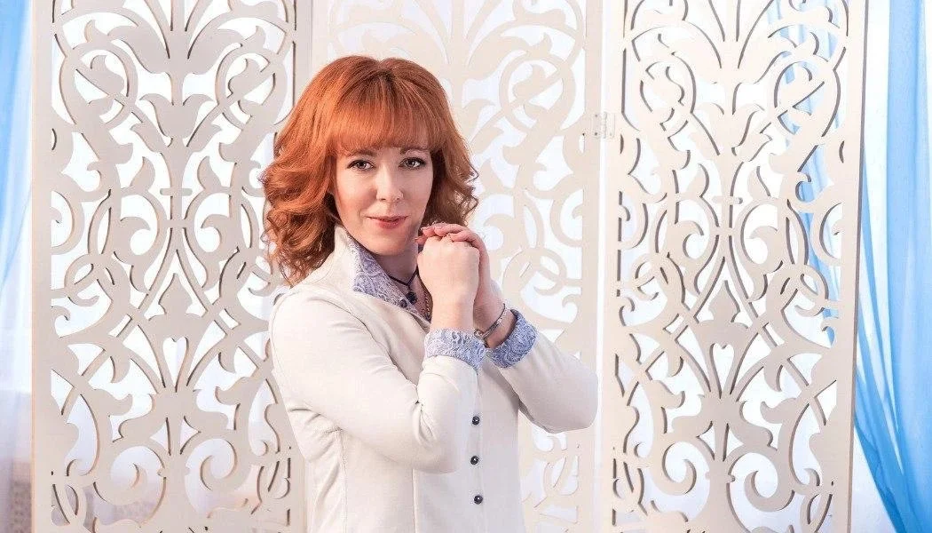 Ольга Токарева в белом жакете