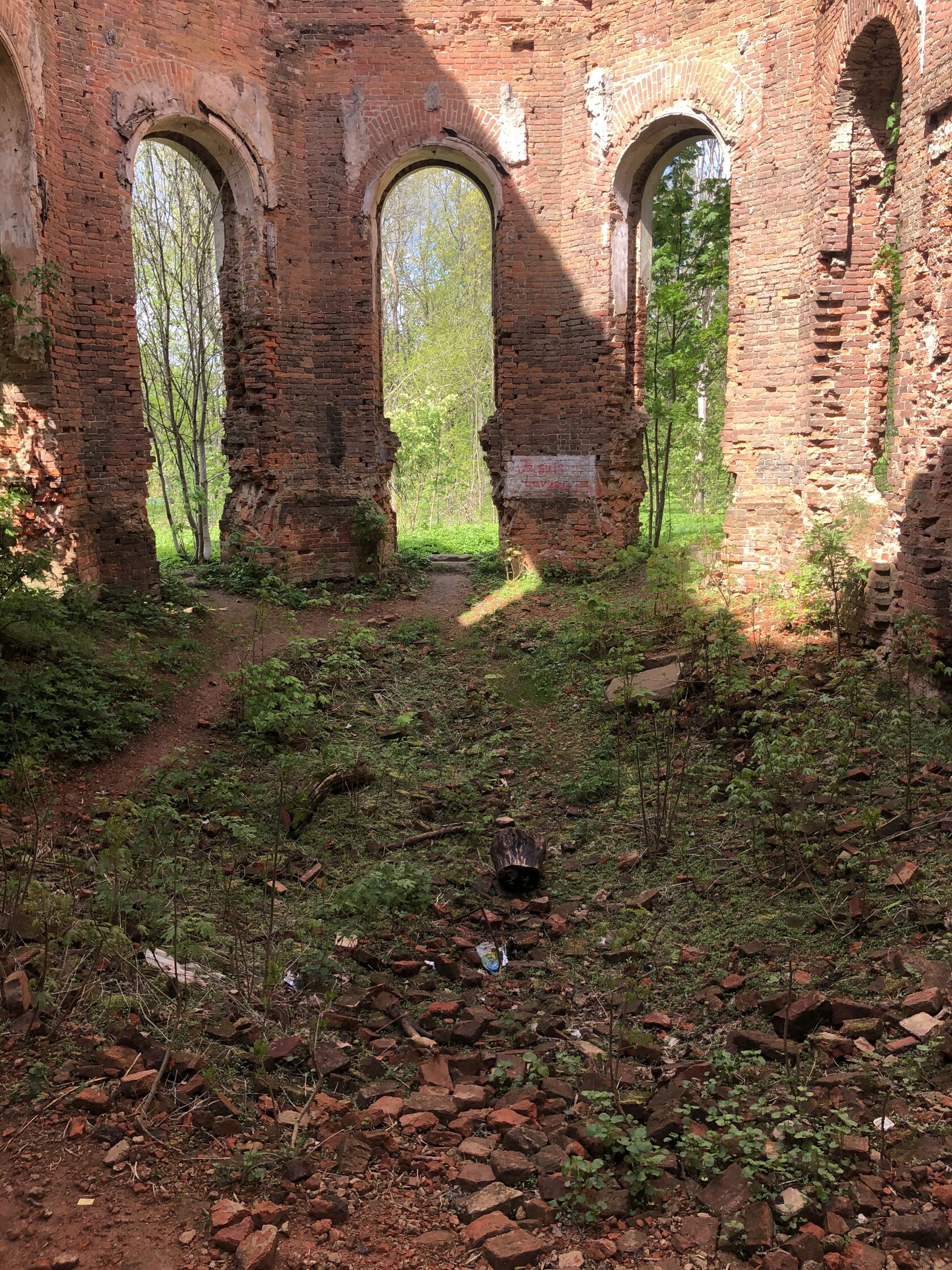Замок — зал с арками