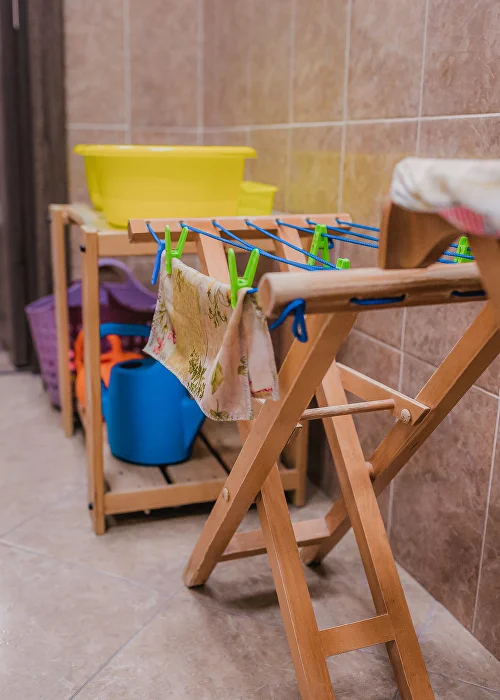 Педагог и дети на занятии в саду «Карандаши» у метро Нагорная