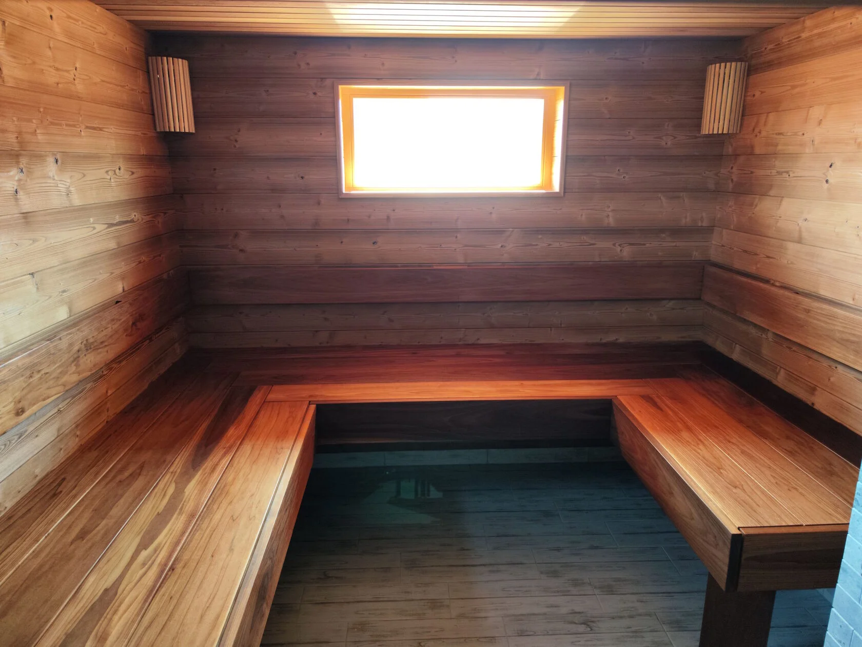 Парная под ключ с подсветкой и камнем в отделке