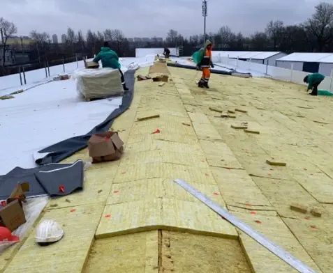 Монтаж ПВХ мембраны 150 мм на кровле ангара