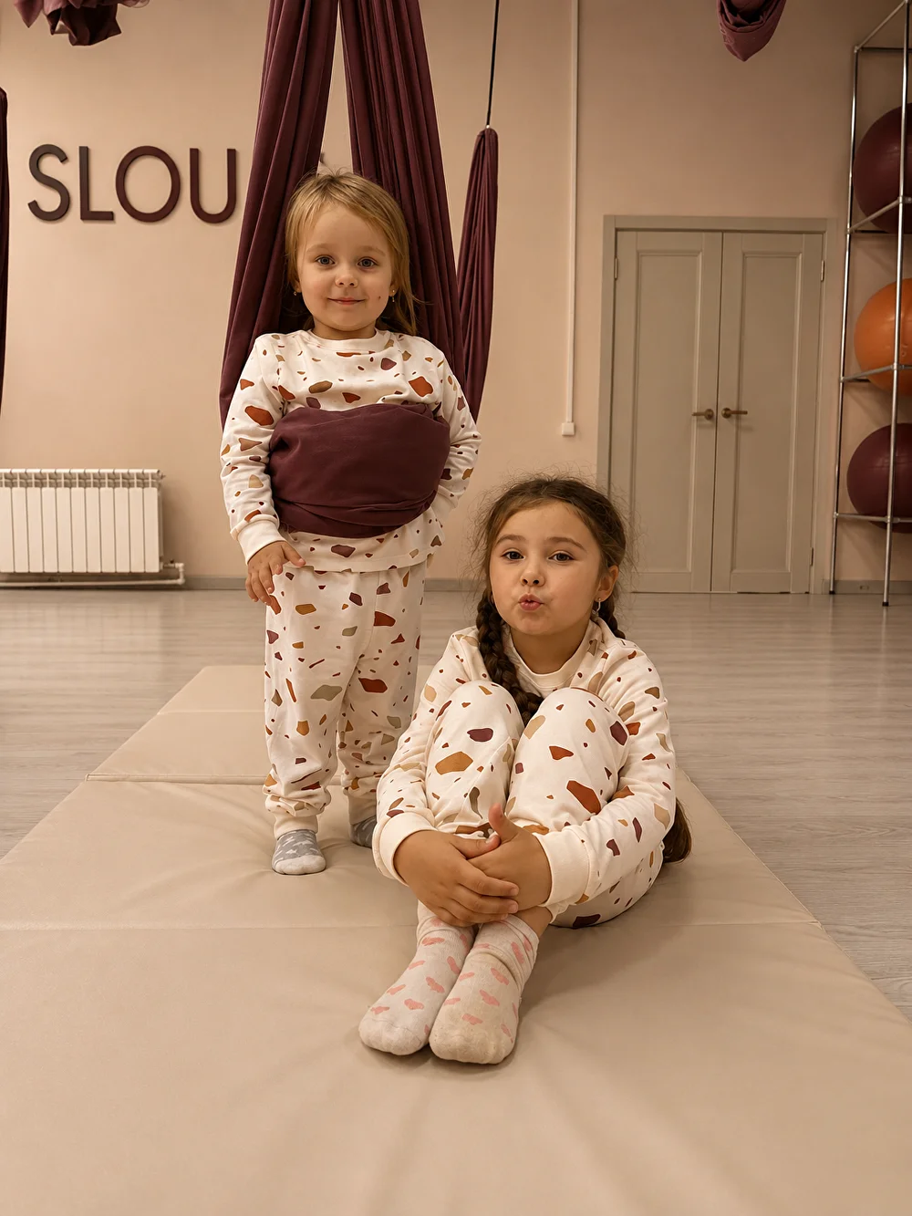 Дети на занятии в SLOU Kids