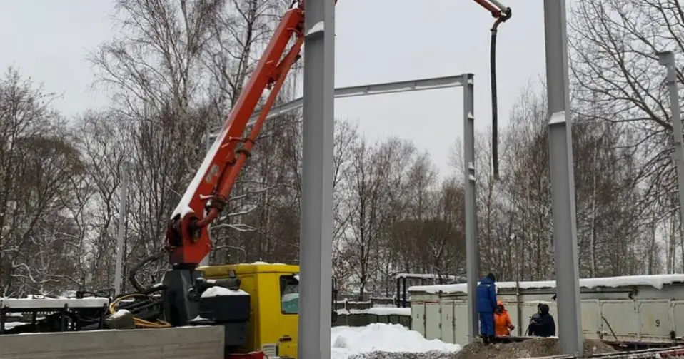 Бетонирование цокольной ленты ангара