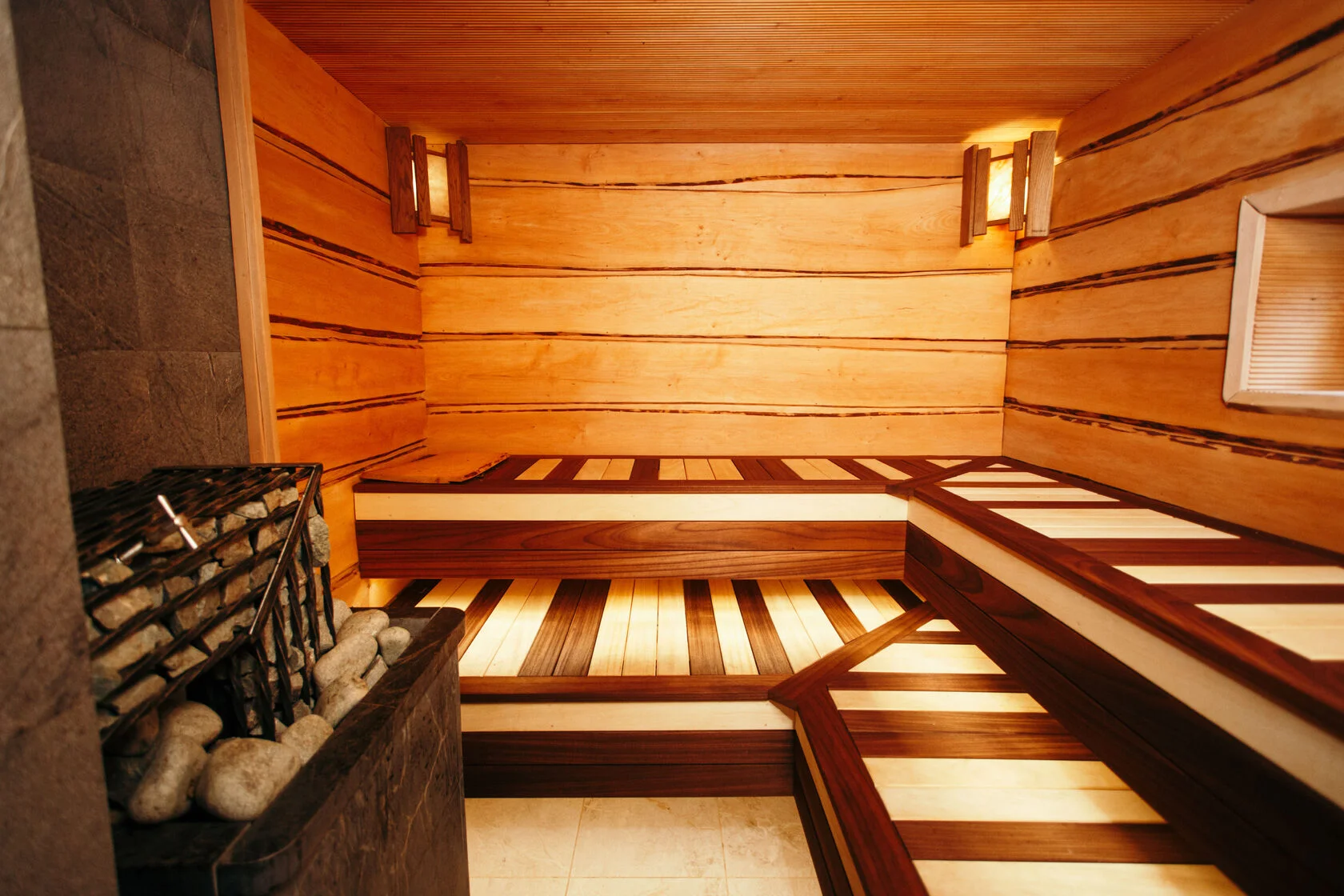 Домашняя сауна под ключ с деревянной отделкой