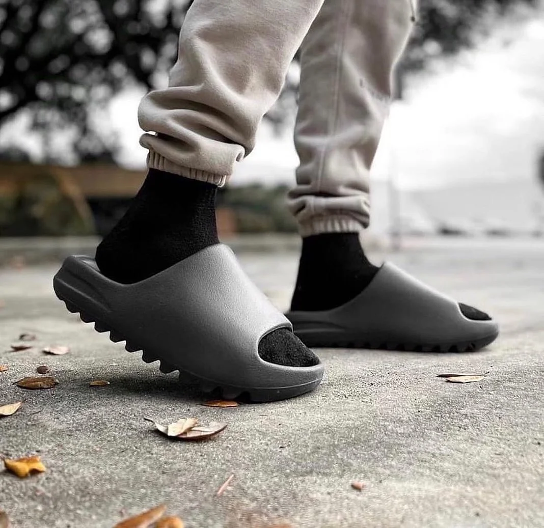 靴 YEEZY SLIDE ONYX US 6 24.5 cm Купить Adidas Yeezy Slide Onyx - 100% оригинал