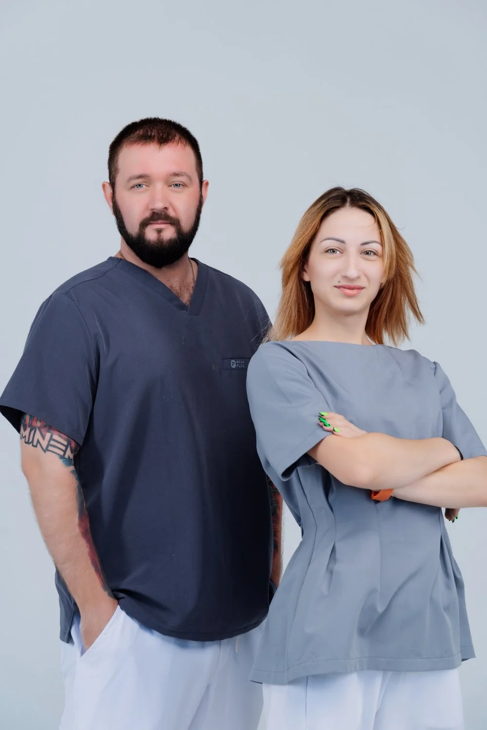 Два врача Dental Clinic