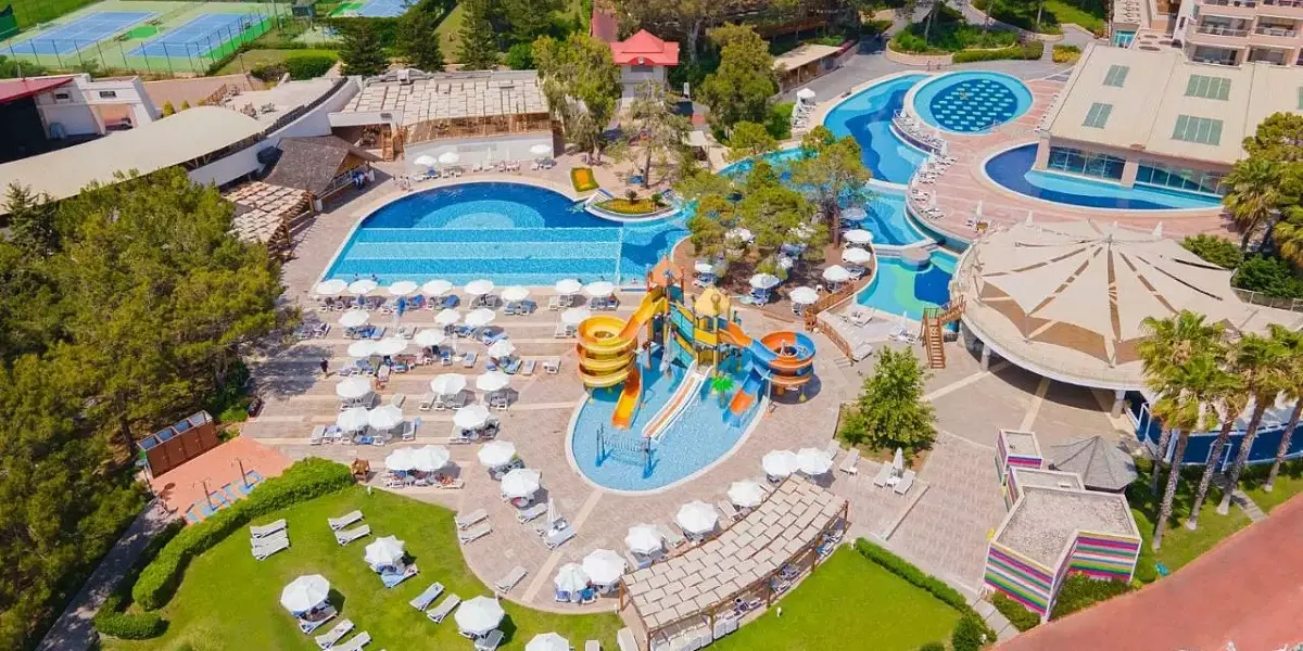 Sueno Hotels Beach Side — пляж и территория