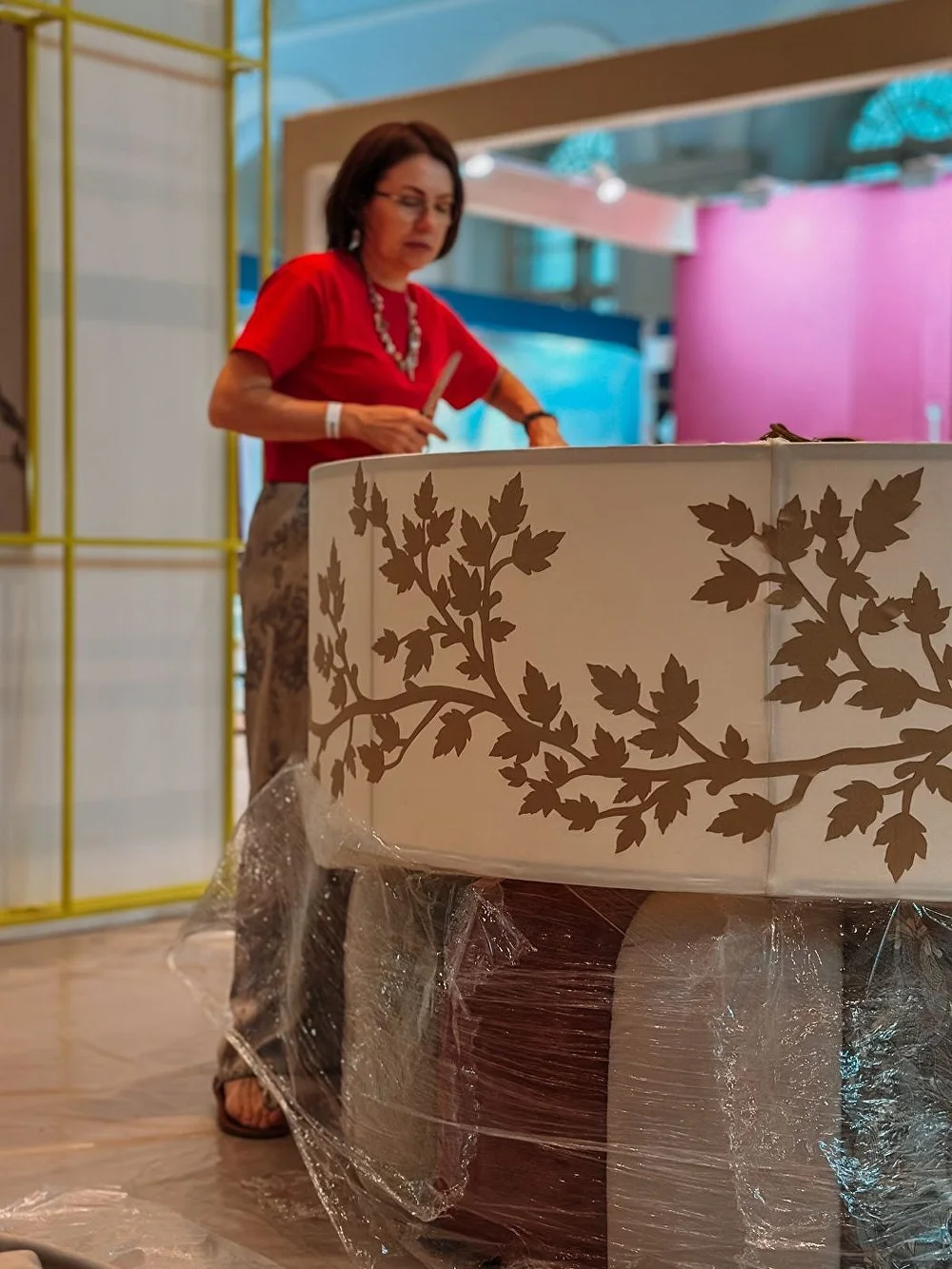 Абажур-барабан с растительным орнаментом