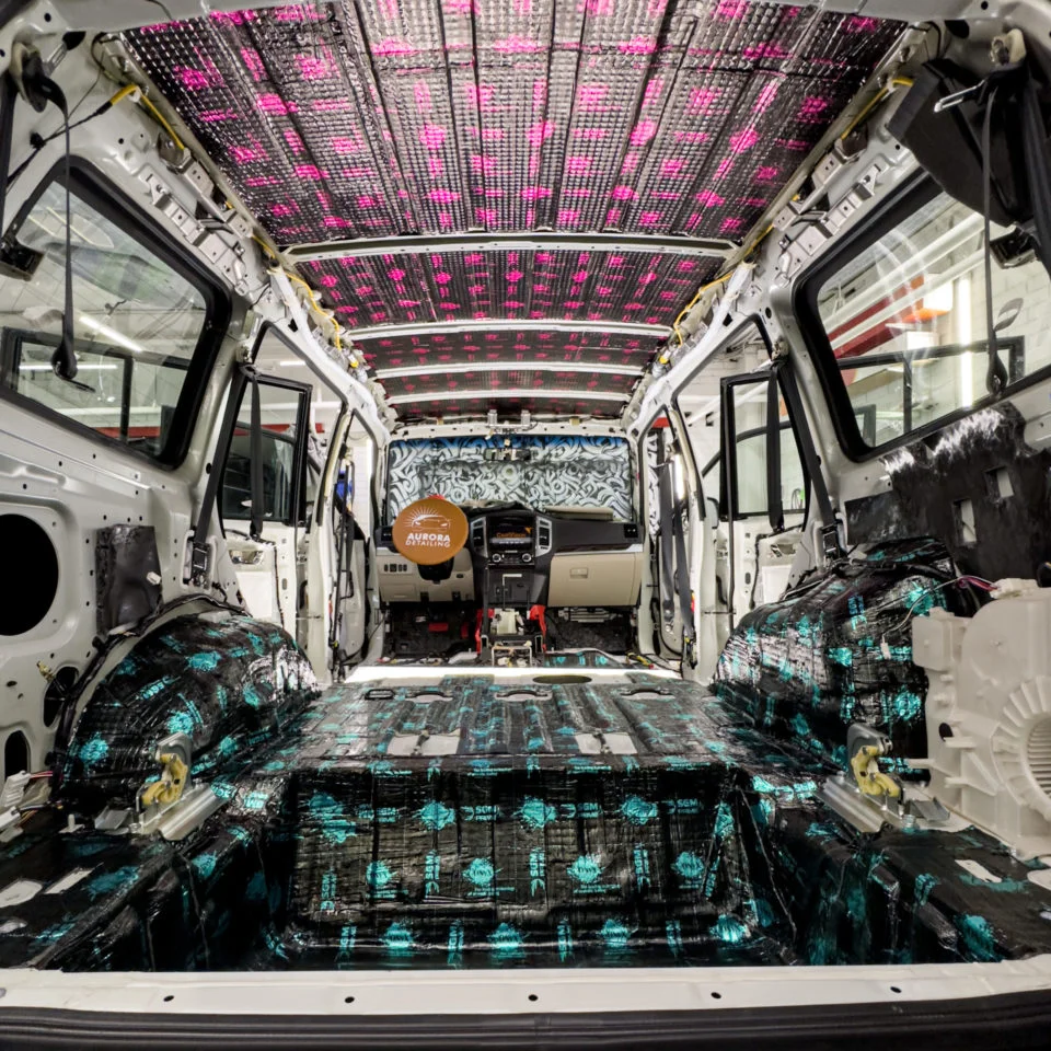 Mitsubishi Pajero после шумоизоляции - внутренности автомобиля полностью покрыты материалами SGM