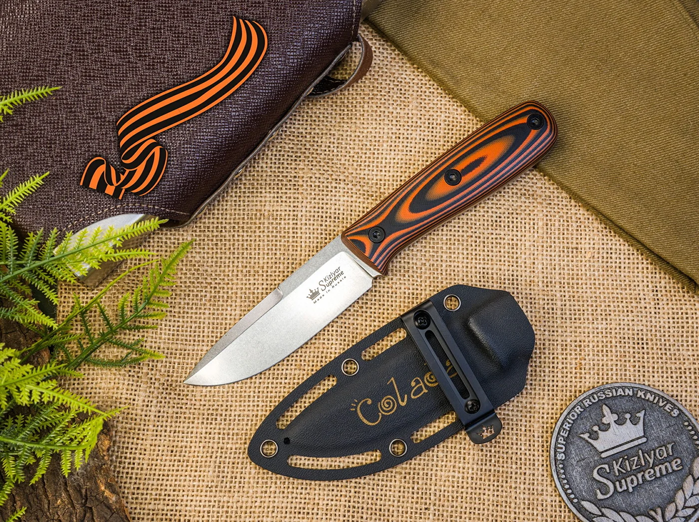 Colada compact outdoor knife in hand