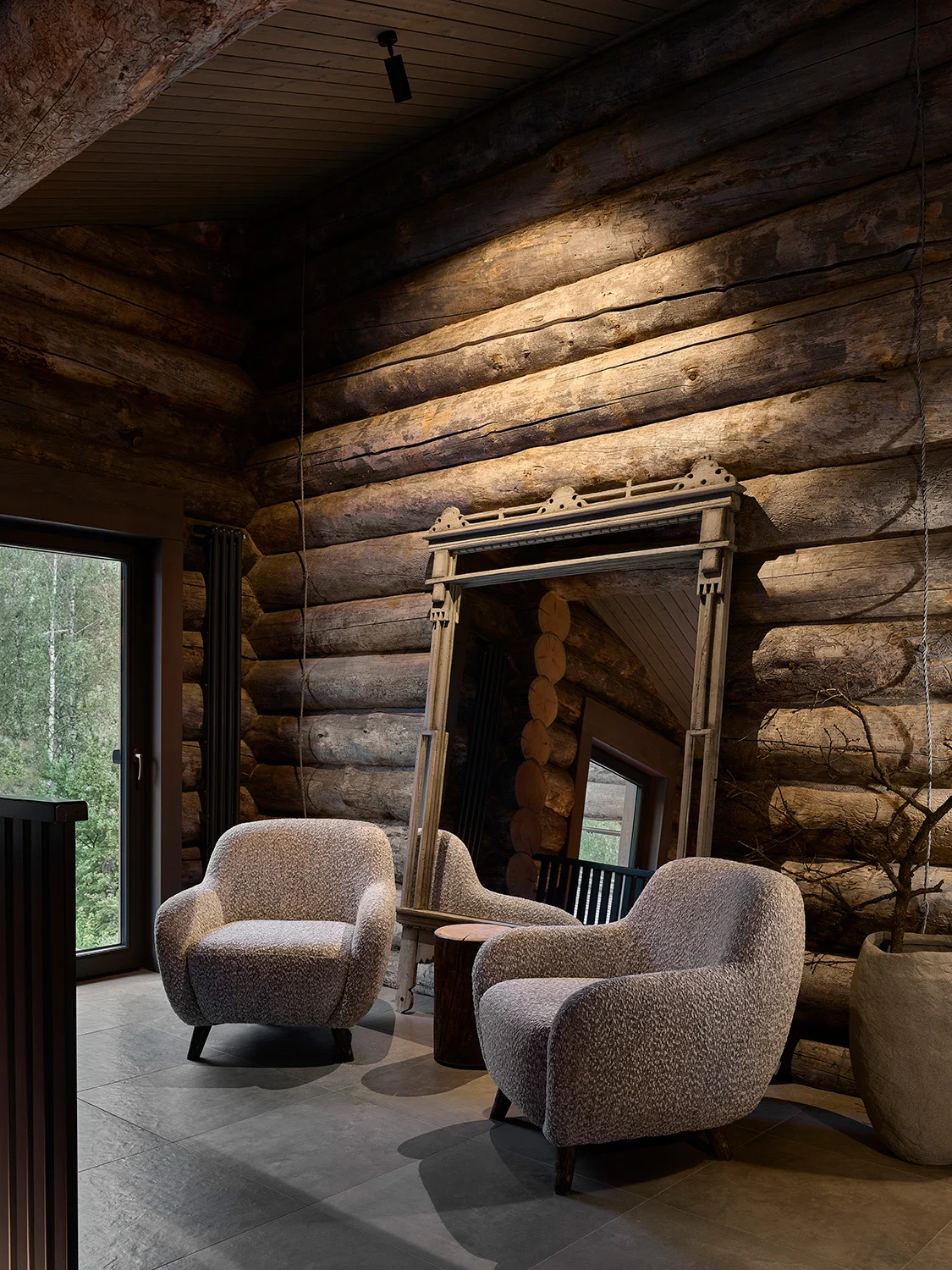 Кресла у окна в интерьере Just WOOD